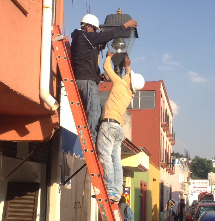 Inician cambio de luminarias en 800 faroles de la capital